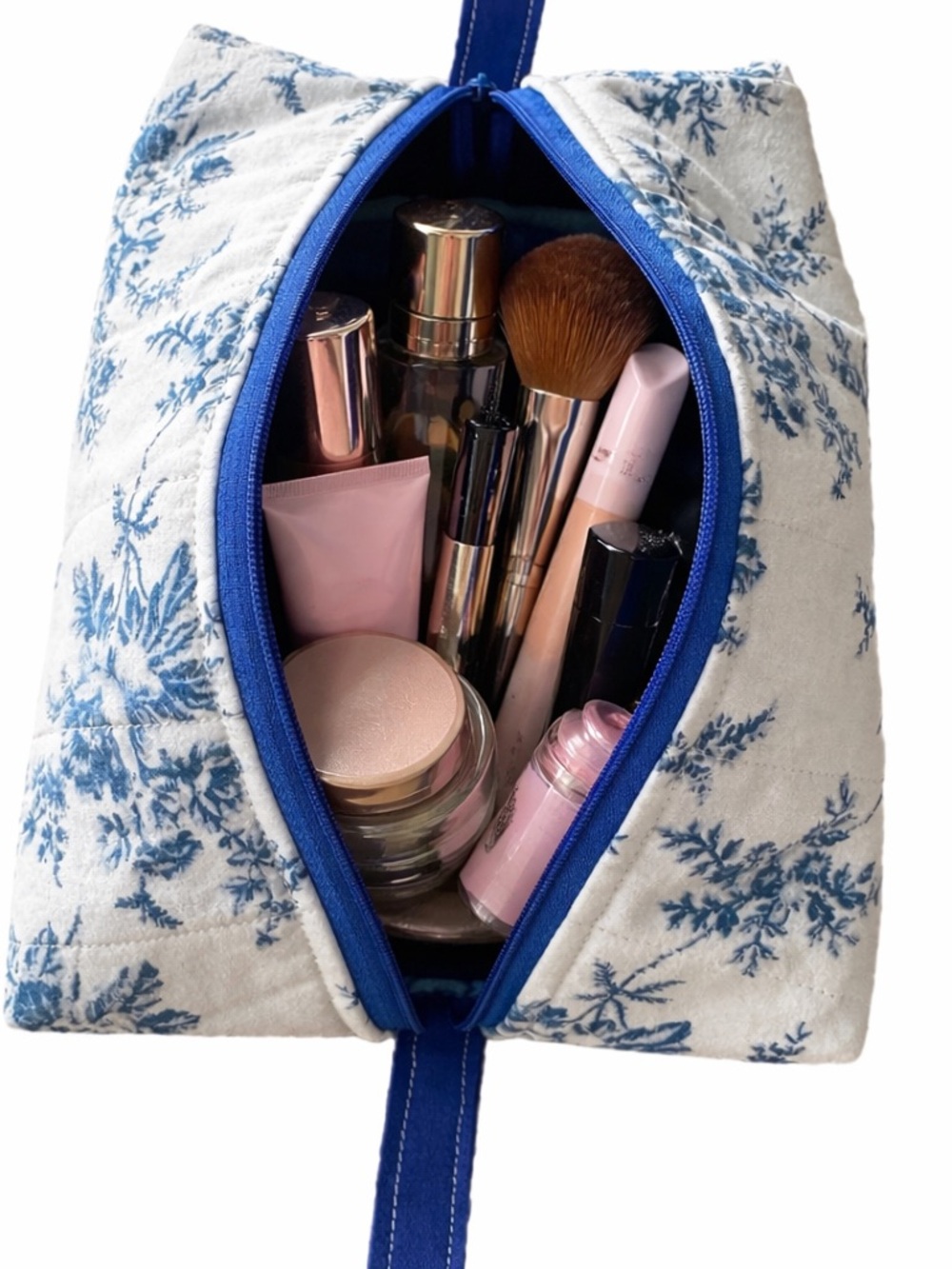Chic Blue Floral Quilted Pouch - Picture 3 of 3
